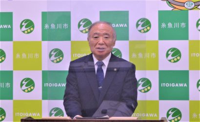 新潟県糸魚川市の米田徹市長が１９日から入院、股関節手術のため