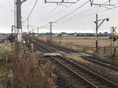 JR白新線大形駅東側の踏切付近で特急列車と男性が衝突、男性は死亡（２３日１５時４０分時点の情報）