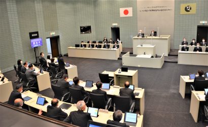 新潟県上越市議会の本会議で副市長４人制案が否決される、２００４年３月以来の否決