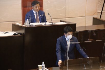 新潟県議会で会派の代表質問、午前中は自民党の小林一大県議が経済、拉致、新型コロナウイルス、教育、農業問題などを質問