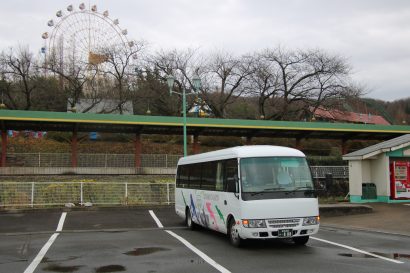 新潟県阿賀野市内の事業者が、観光拠点周遊と農作物配送の機能を持った「貨客混載」バスの実証運行を２５日にスタート