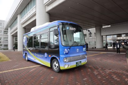 新潟県が小型燃料電池バスお披露目式を開催、２月中旬まで新潟市内を試験走行