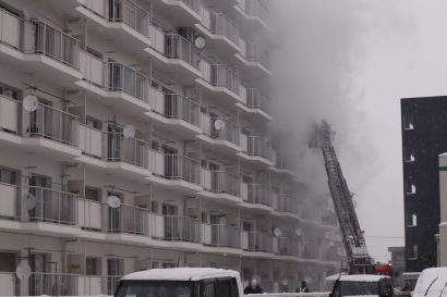 新潟市中央区南笹口のマンション火災は１１時３３分に鎮火、住民の女性が病院へ搬送（２０日１６時４０分の情報）