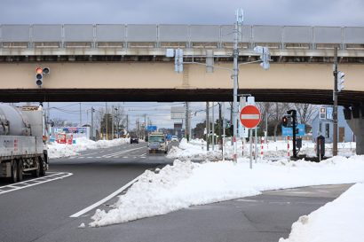 男性が運転する軽乗用車が新新バイパス（新潟市北区）を逆走し普通自動車と衝突（２４日１８時２０分の情報）