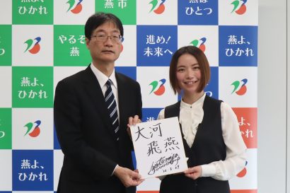 新潟県燕市のPR大使でフルート奏者の本宮宏美さんが、大河津分水通水１００周年を記念する楽曲を作成