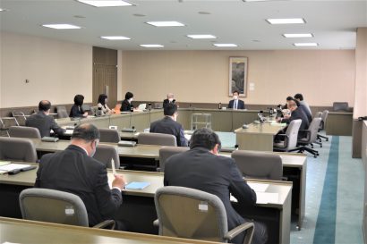 新潟県糸魚川市議会の議会運営委員会で、議会選出監査委員のあり方を議論