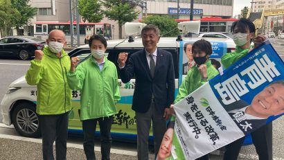 日本維新の会から出馬予定の青島健太氏が新潟駅（新潟市中央区）近くで街頭演説