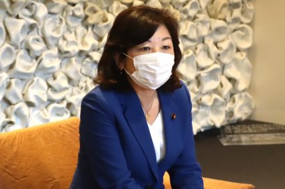 野田聖子内閣府特命担当大臣が新潟県長岡市などを視察し、各地の取り組みについて説明を受ける