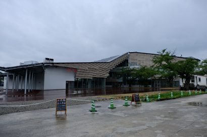 新潟県三条市の図書館等複合施設「まちやま」が２４日に開館イベントを開催、電子図書館サービスも運用開始