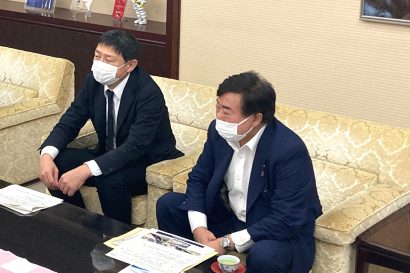 トキエア株式会社（新潟市中央区）と商工会議所連合会が定期便就航に向けた進捗を報告するために知事を表敬訪問