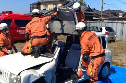 新潟南消防署（新潟市南区）が大型油圧カッターなどを用いた交通救助訓練を実施