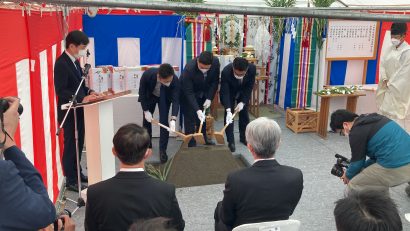 新潟市西区の旧小針球場跡地で計画されている開発予定地で地鎮祭が執り行われる