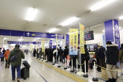 新潟市内の各種交通機関、帰省客や旅行客は昨年より増加か【新潟駅前、万代シティバスセンター、佐渡汽船ターミナル、新潟空港】