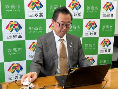 新潟県妙高市企画政策課長兼SDGｓ推進部長の葭原利昌氏が新潟大学で講義を実施