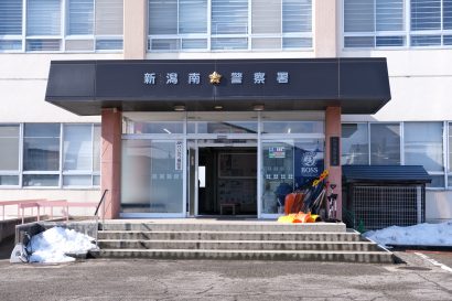 【田んぼ路に包丁を持った人が】新潟南署が銃刀法違反で55歳女性を現行犯逮捕