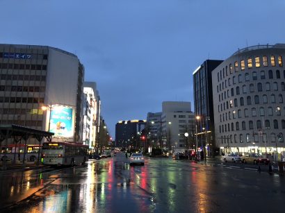 【天気予報】１９日の新潟県内は前線や低気圧の影響を受け、雨で昼過ぎから雷を伴う