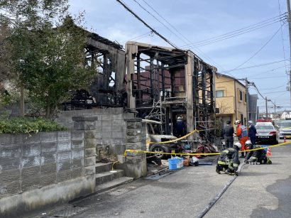 新潟市西区小新の一般住宅で火災発生、住人は軽いやけどで軽傷の見込み（２５日１３時２０分時点の情報）