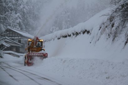 【大雪】国道17号線、小千谷市木津地先～南魚沼市「五日町パーキング」まで約32㎞で12月17日15時以降に通行止めとなる可能性