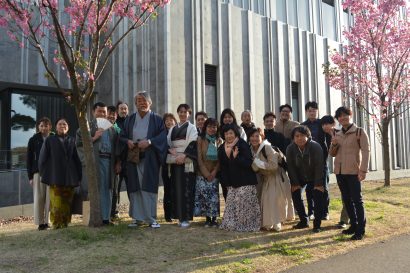 【写真コラム】着物姿でそぞろ歩き　吉田自然塾が花見の会を実施