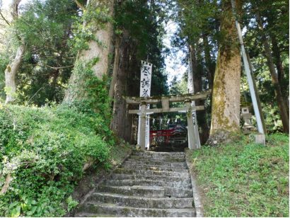 新潟県長岡市栃尾の比礼地区、諏訪神社で祭礼 懐かしい昔語りや映像の上映も