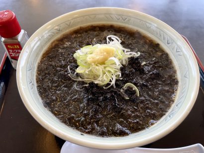 【NIIKEIキシャメシGW特別編道の駅特集】「天領の里」（新潟県出雲崎町）の黒いラーメン