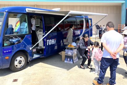 地域航空会社トキエアがアピタパワー新潟亀田店（新潟市江南区）でイベント、移動式事務所の内部を一般に初公開