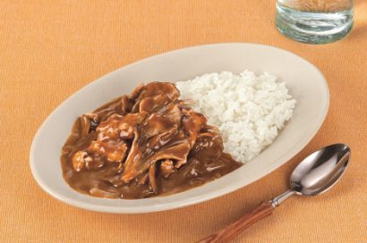 雪国まいたけがハウス食品とコラボ、各店頭でキノコを入れたカレーのレシピ紹介「カレーでうちかつ！」