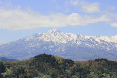 【足を滑らせ転倒】徳島県在住60歳代男性の山岳遭難事案が発生、命に別状なし