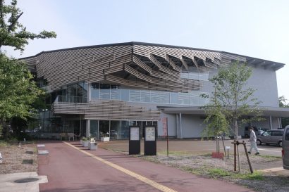 【開館1周年】図書館等複合施設まちやま（新潟県三条市）で周年イベント、三条出身・高橋克実氏のトークショーも