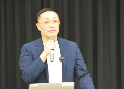 【言葉は暴力にもなる】タレントのスマイリーキクチさんがネット犯罪の恐怖などについて講演