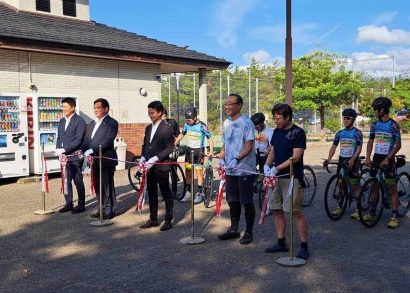 オリエンタルスポーツ（さいたま市）が新潟県佐渡市密着型プロサイクルロードレースチーム「佐渡ゴールデンアイビス」の設立記念式典を開催