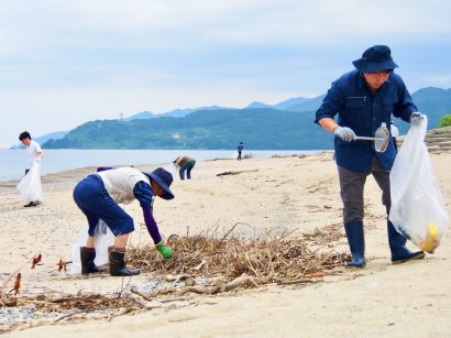 【村上新聞】きれいにしてお迎えを〜瀬波温泉海水浴場（５年連続水質ＡＡ）で清掃活動