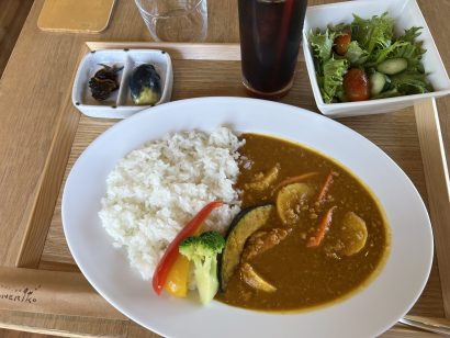 【キシャメシ】8月2日　「そら野テラス」カフェのヘルシーカレー