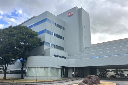 【アップサイクルプロジェクト】亀田製菓がハッピーターン生地を使用した除菌ウェットティッシュを制作、商品化へ