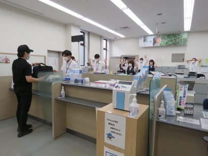 【長岡新聞】長岡署が強盗対応訓練を実施　県労金長岡支店と連携