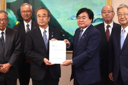 【県内各地の商工会議所トップが集結】新潟県商工会議所連合会が花角知事へ要望書を提出