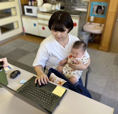 【子連れ出勤可】今秋埼玉県から夫と移住した妙高はねうま複業協同組合（新潟県妙高市）の事務員高橋芽依さん（28歳）