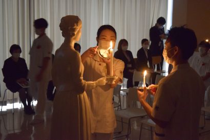 【村上新聞】「人を笑顔にできる看護師になる」、新潟看護医療専門学校村上校で「ともしびの灯」が執り行われる