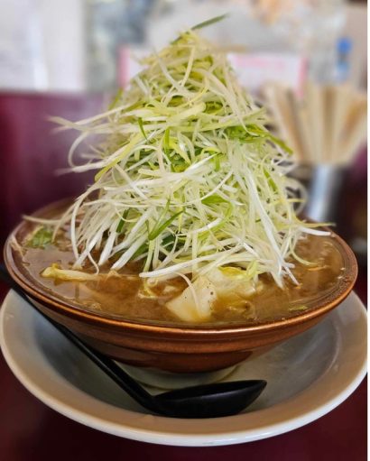 【キシャメシ】ネギがめっちゃ映える！！ラーメン党ひさご「ネギ味噌ラーメン」(新潟県阿賀野市)