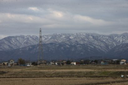 【天気予報】2月4日の新潟県内は、曇りで昼前まで雪の降る所があり、昼前からは晴れ間も