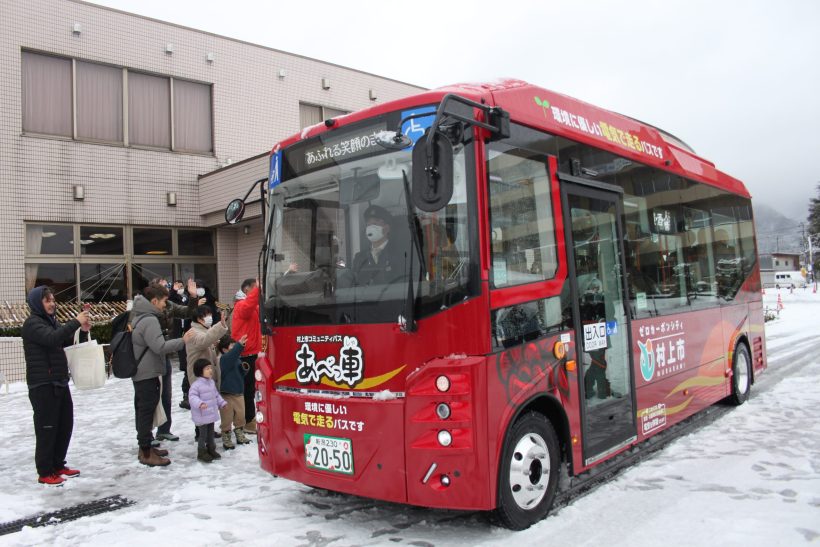 【県内初】せなみ巡回バスにＥＶ導入、新潟県村上市で出発式