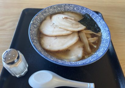 【キシャメシ】なんと海が見える日帰り温泉、ちゃーしゅー麺が意外やうまいのだ！