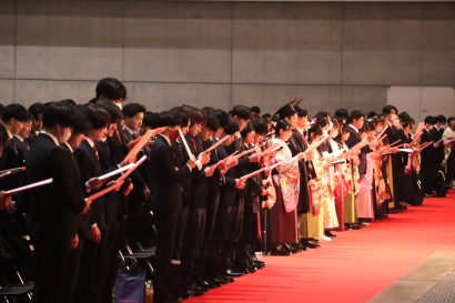 【コロナ禍を乗り越え、晴れ舞台へ】新潟医療福祉大学が卒業式・大学院修了式を朱鷺メッセで挙行