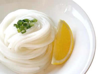 【新潟産うるち米100％】阿部幸製菓（小千谷市）が米粉を使用した麺「新潟白色（にいがたホワイト）」の一般販売を開始