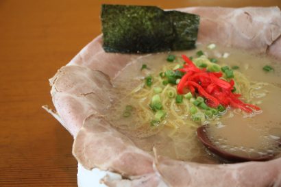 【キシャメシ】あの「充電バイク」ロケで全国デビューした、月岡温泉街の名物ラーメン「きぶん一」