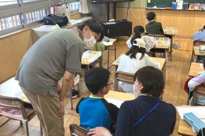 【プロがクラブ活動に参加！】マンガ家の高山瑞穂氏が笹口小学校で指導、児童たちがオリジナル絵に挑戦