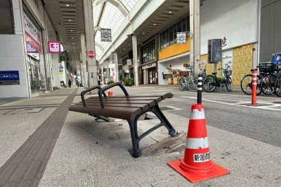 【早朝のモール内に車が進入、ベンチを破壊】新潟市中央区古町で逃走中の車が規制区域に進入する事件が発生