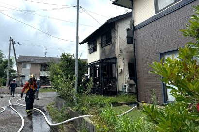 【続報・1階部分が半焼】「隣の家から煙が出ている」、新潟市北区の一般住宅で火災が発生し鎮火