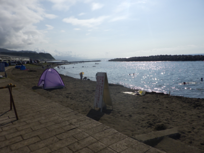 【サーフボードの一部が突き刺さる】新潟県糸魚川市の海浜で負傷事故が相次ぐ、長野県在住の2人が負傷