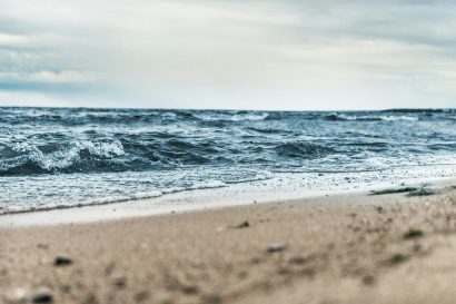 【福島から家族5人で海水浴に･･･】瀬波温泉海水浴場で男子児童（7歳）が行方不明になり海底で発見、その後死亡を確認（新潟県村上市）